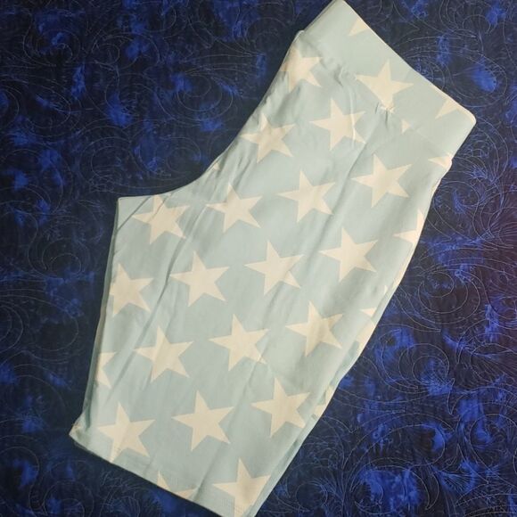 Torrid 0X Light Baby Blue White Stars Biker Shorts - Picture 4 of 8